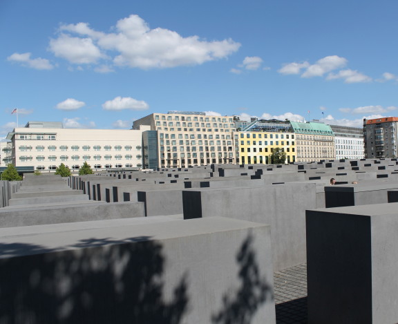 Juutalaisvainojen uhrien muistomerkki