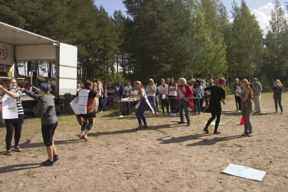 Muutkin opettajat laittoivat jalalla koreasti.