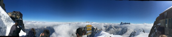 Huikeat näkymät ympäröivät kaikkialla Mont Blancin huipulla!